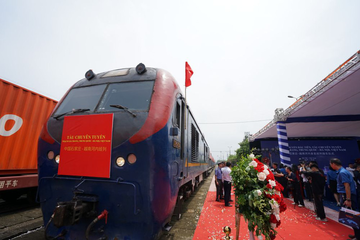 Xe lửa chở hàng hóa giữa Trung Quốc và Việt Nam tháng 8-2023 - Ảnh: THX