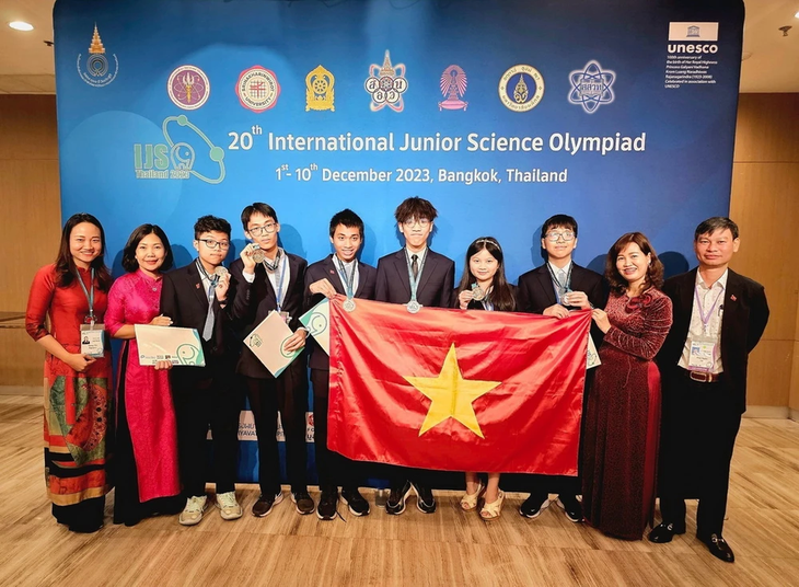 Đoàn học sinh Hà Nội tham dự kỳ thi Olympic Khoa học trẻ quốc tế năm 2023 - Ảnh: TTXVN