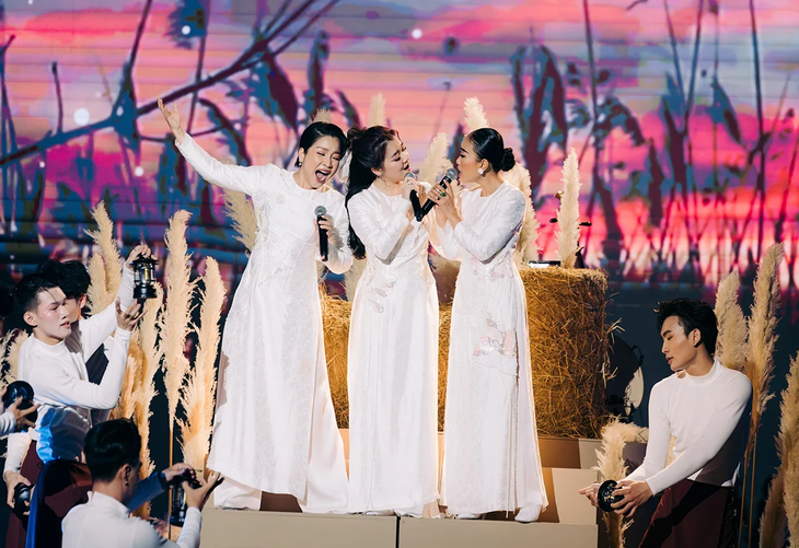 Tiết mục mở màn Ai cũng có ngày xưa của bộ ba vocal Mỹ Linh - Đoan Trang - Thanh Ngọc đã chiếm trọn trái tim của khán giả ở trường quay và nhận được số phiếu bầu chọn cao nhất là 335/357 lượt bình chọn..