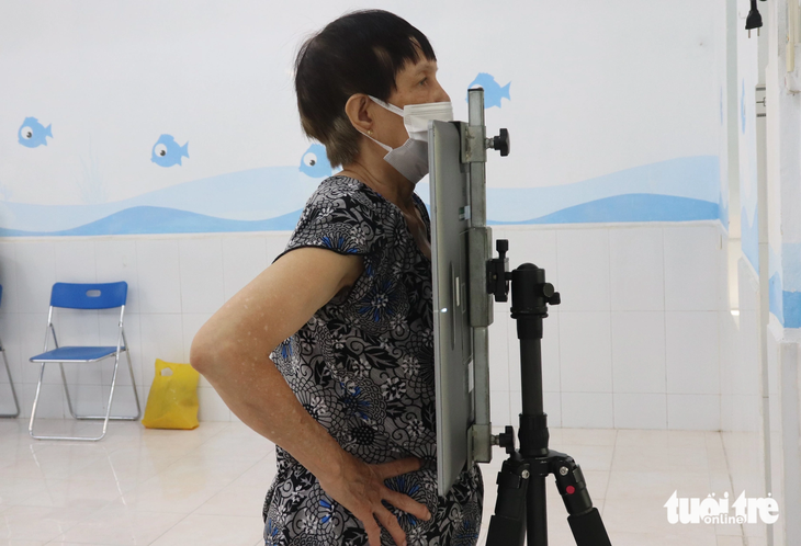 Chụp X-quang phổi tầm soát cho người có nguy cơ tại cộng đồng - Ảnh: XUÂN MAI