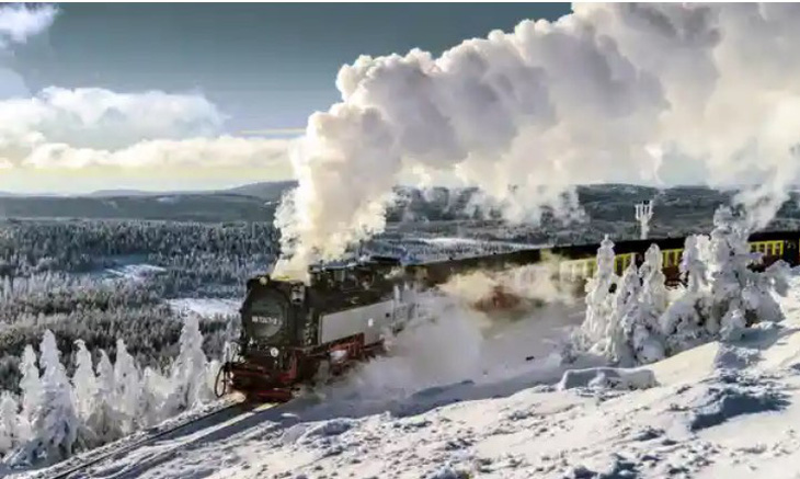 Một chuyến tàu hơi nước trên tuyến đường sắt Harz - Ảnh: ALAMY