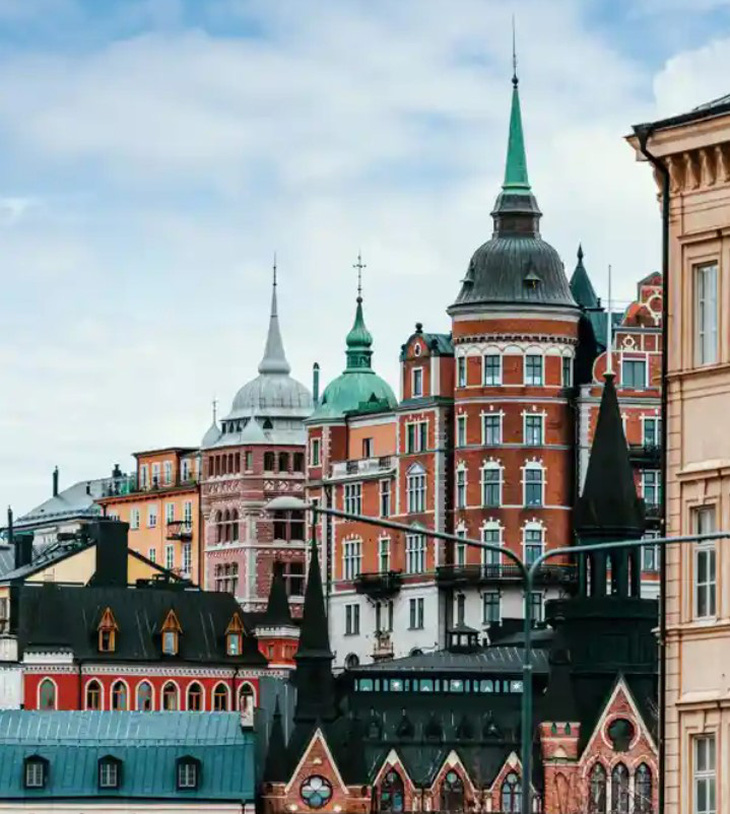 Những tòa nhà đặc trưng ở phố cổ Stockholm - Ảnh: GUARDIAN