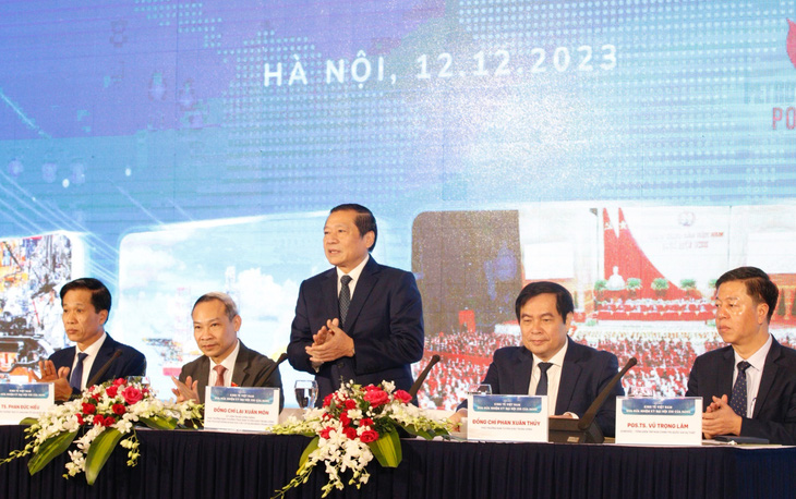 Diễn đàn Kinh tế Việt Nam qua nửa nhiệm kỳ Đại hội XIII của Đảng - Ảnh: N.KH.