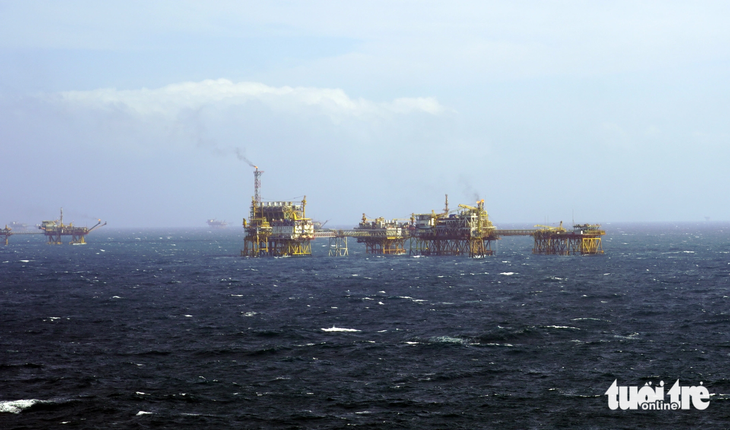 Giàn khai thác dầu khí của Vietsovpetro ngoài khơi Vũng Tàu - Ảnh: ĐÔNG HÀ