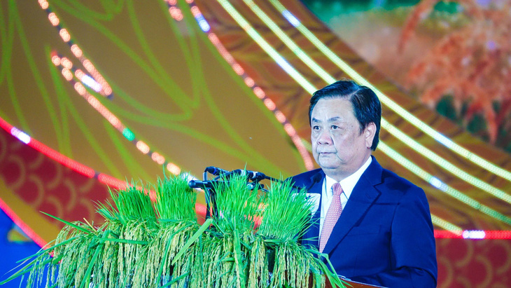 Bộ trưởng Bộ Nông nghiệp và Phát triển nông thôn Lê Minh Hoan phát biểu khai mạc Festival quốc tế ngành hàng lúa gạo Việt Nam - Hậu Giang 2023 - Ảnh: CHÍ CÔNG