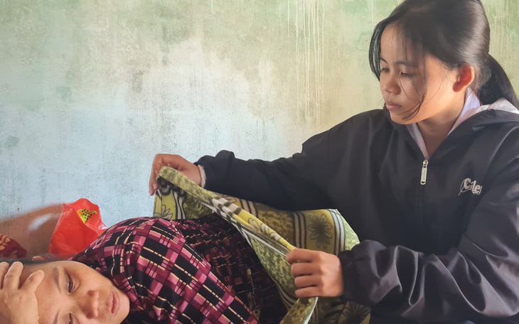 Bệnh viện Bình Định sẽ cử bác sĩ đến nhà khám cho mẹ bé gái hiếu thảo 