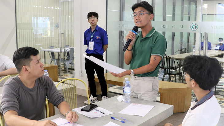 Neil Vincent Leander chia sẻ góc nhìn về giáo dục chất lượng trong phiên thảo luận tại Festival thanh niên ASEAN - Nhật Bản 2023 - Ảnh: BÌNH MINH