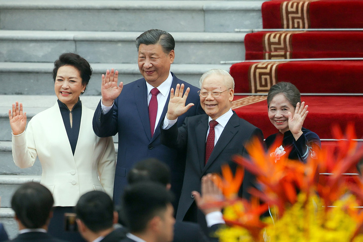 Tổng bí thư Nguyễn Phú Trọng và phu nhân cùng Tổng bí thư, Chủ tịch nước Trung Quốc Tập Cận Bình vàphu nhân chụp ảnh tại lễ đón chính thức vào chiều 12-12 - Ảnh: NGUYỄN KHÁNH