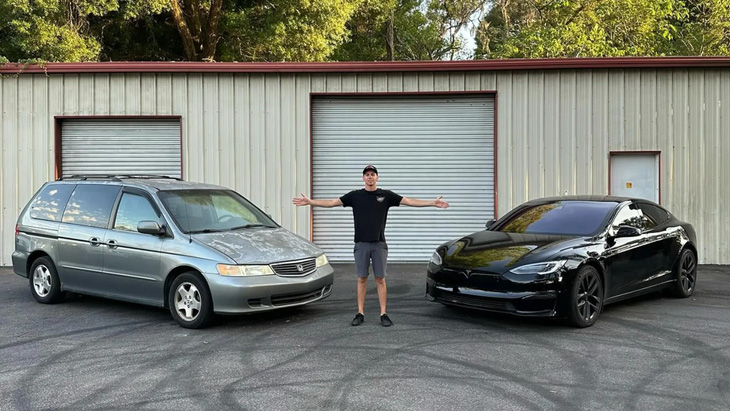Kyle Wade đã kết hợp thành công 2 mẫu xe chẳng có điểm gì giống nhau lại làm một - Ảnh cắt từ video, nguồn: BoostedBoyz