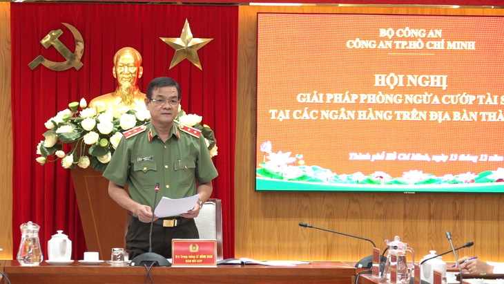 Trung tướng Lê Hồng Nam, giám đốc Công an TP.HCM, phát biểu chỉ đạo - Ảnh: Công an TP.HCM