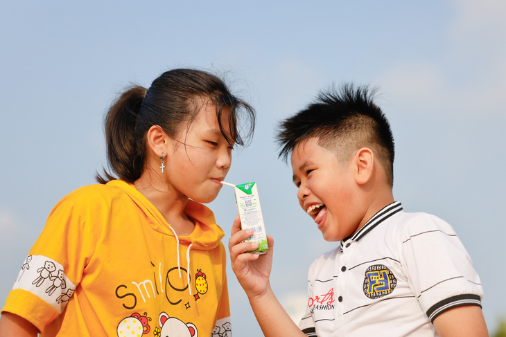 Niềm vui uống sữa của các em là động lực để Vinamilk duy trì Quỹ sữa Vươn cao Việt Nam 16 năm qua