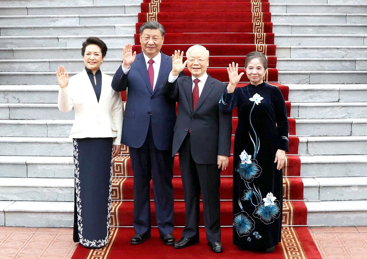 Tổng bí thư Nguyễn Phú Trọng và phu nhân, Tổng bí thư, chủ tịch nước Trung Quốc Tập Cận Bình và phu nhân tại Phủ Chủ tịch ngày 12-12 - Ảnh: TTXVN