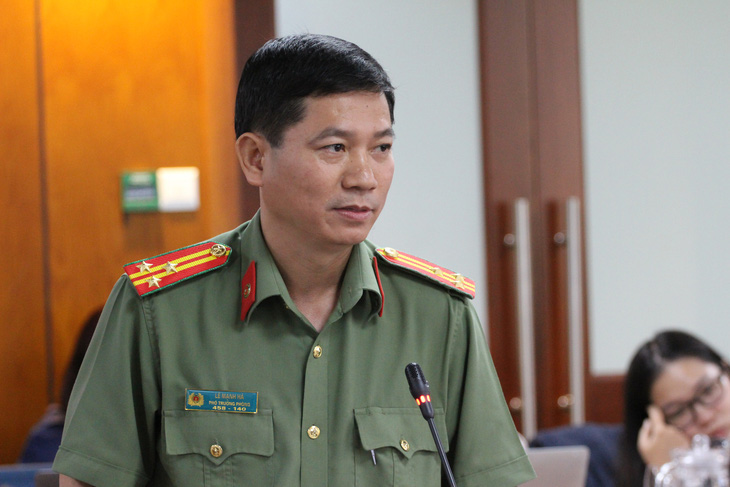 Thượng tá Lê Mạnh Hà - phó Phòng tham mưu Công an TP.HCM - thông tin tại họp báo - Ảnh: T.N.