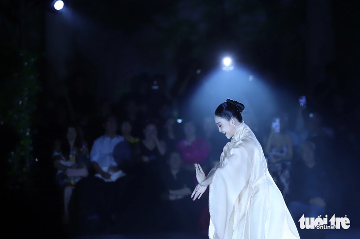 Nghệ sĩ múa Linh Nga thường xuyên đồng hành với Trịnh Hoàng Diệu - Ảnh: PHƯƠNG QUYÊN