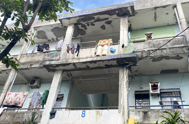 Khu chung cư Thuận Phước xuống cấp trầm trọng, các khối nhà đều ở mức độ nguy hiểm cấp C - Ảnh: LÊ TRUNG