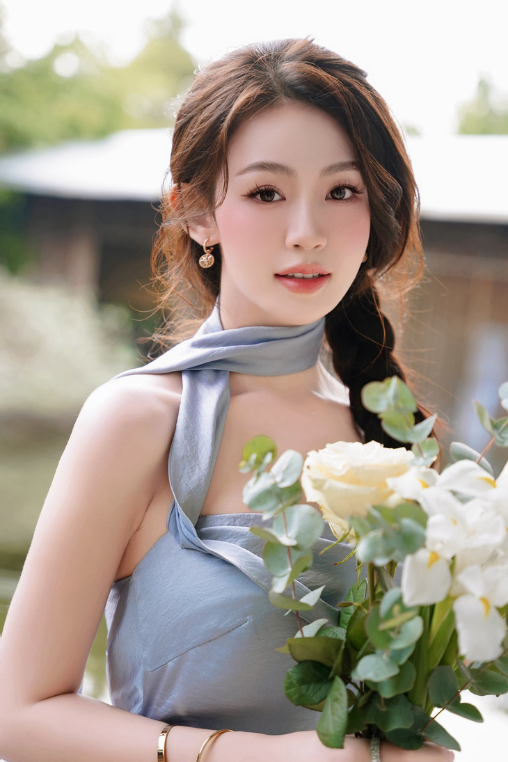 Ở nhiều góc nghiêng, Đậu Hải Minh Anh có nhiều nét giống hoa hậu Đặng Thu Thảo đến khó tin