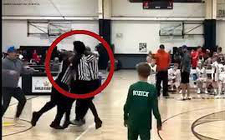 3 trọng tài choảng nhau ở trận bóng rổ trẻ em, cảnh sát vào cuộc điều tra