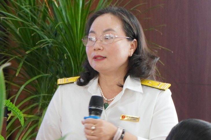 Bà Lê Thị Hồng Lĩnh - phó cục trưởng Cục Thuế tỉnh Vĩnh Long - nhận định mặt tích cực khi áp dụng thuế tối thiểu toàn cầu - Ảnh: CHÍ HẠNH