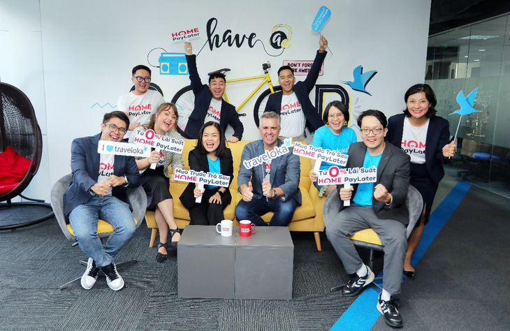 Đội ngũ Home Credit Việt Nam cùng Traveloka hợp tác dự án Home PayLater - Ảnh: Home Credit