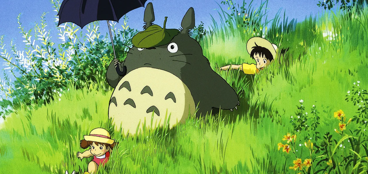 Totoro (giữa) cùng hai chị em. 