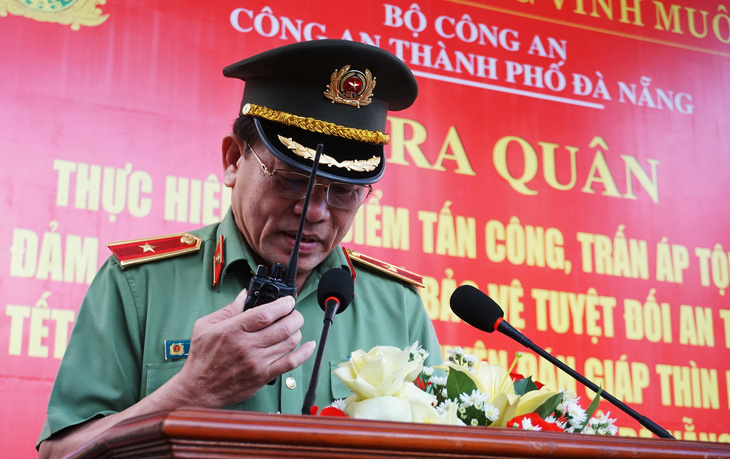 Giám đốc Công an Đà Nẵng phát lệnh ra quân thực hiện cao điểm tấn công, trấn áp tội phạm - Ảnh: ĐOÀN CƯỜNG
