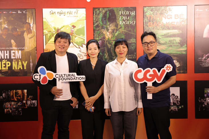 Từ trái qua: đạo diễn Trần Thanh Huy, nhà sản xuất phim Trần Thị Bích Ngọc, đạo diễn Nguyễn Hoàng Điệp và đạo diễn Phan Đăng Di - Ảnh: CJ CGV