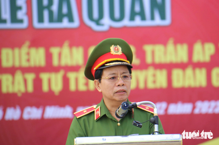 Thiếu tướng Trần Đức Tài - phó giám đốc Công an TP.HCM - phát biểu tại lễ ra quân thực hiện cao điểm tấn công, trấn áp tội phạm - Ảnh: NGỌC KHẢI