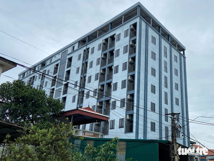 Chung cư mini 9 tầng với hàng trăm phòng ngủ xây sai phép trên địa bàn huyện Thạch Thất - Ảnh: QUANG THẾ