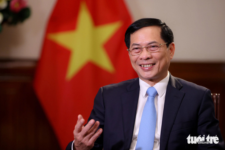 Bộ trưởng Bộ Ngoại giao Bùi Thanh Sơn trả lời báo chí ngày 15-12 - Ảnh: NGUYỄN KHÁNH