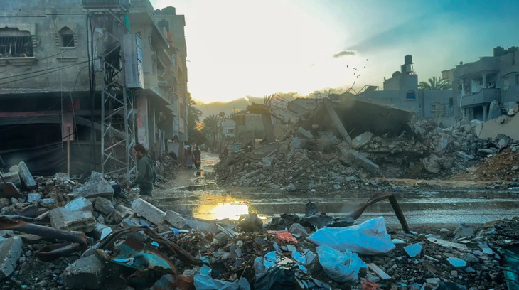 Bệnh viện dã chiến Rafah giữa đổ nát - Ảnh: CNN