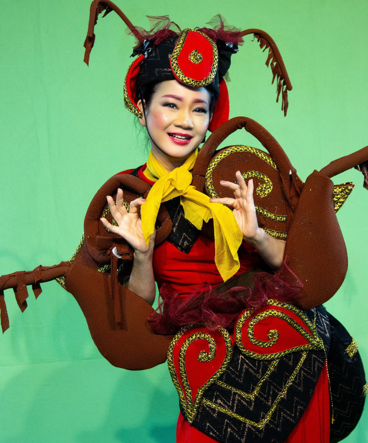 Nghệ sĩ Hoàng Trinh là Kiến Mẹ - Ảnh: Nhà hát kịch Idecaf