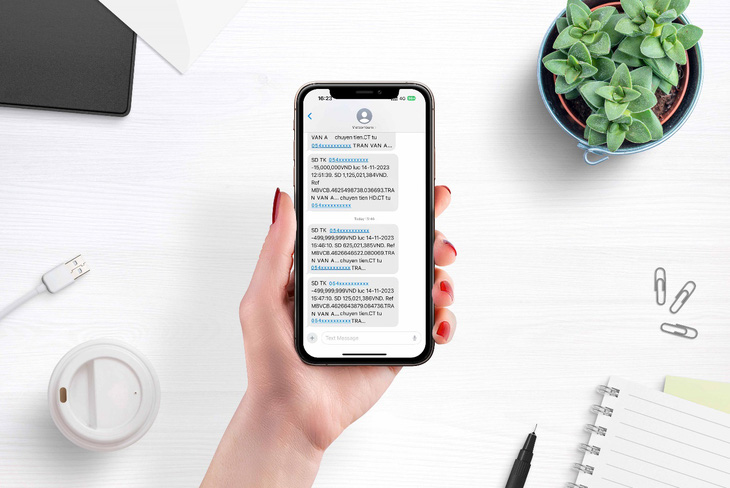 Theo Vietcombank, khoảng 70% khách hàng sử dụng dịch vụ SMS chủ động không bị ảnh hưởng - Ảnh: VCB