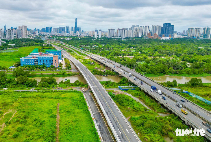 Đường song hành cao tốc TP.HCM - Long Thành - Dầu Giây vừa được khánh thành đưa vào lưu thông, khởi công năm 2017 theo hợp đồng BT (xây dựng - chuyển giao) - Ảnh: QUANG ĐỊNH