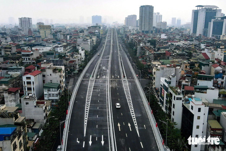 Tuyến đường vành đai 2 trên cao TP Hà Nội, đoạn Vĩnh Tuy - Ngã Tư Vọng - Ngã Tư Sở, được đầu tư theo hình thức BT đã giải quyết tình trạng ách tắc giao thông trên tuyến  - Ảnh: HỒNG QUANG