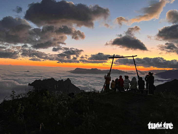 Ấn tượng tuyệt đẹp khi chinh phục 'đại dương mây' trên đỉnh Ky Quan San- Ảnh 10.