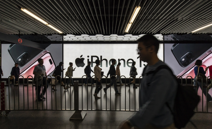Lệnh cấm có khả năng ngăn chặn Apple và Samsung tiếp cận thị trường Trung Quốc - Ảnh: BLOOMBERG
