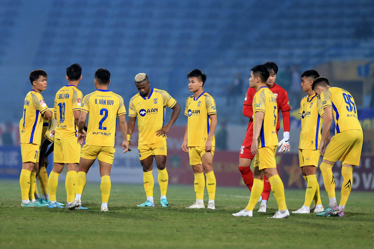 Sông Lam Nghệ An có đội hình trẻ nhất V-League 2023 - 2024, với độ tuổi trung bình là 23 - Ảnh: HOÀNG TÙNG