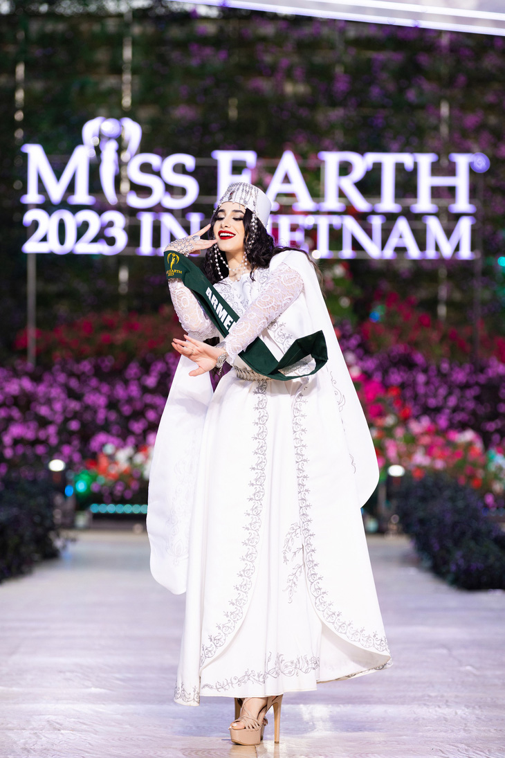 Bán kết Miss Earth 2023: Lan Anh hóa Nữ vương Trưng Trắc trong phần thi National costume- Ảnh 9.