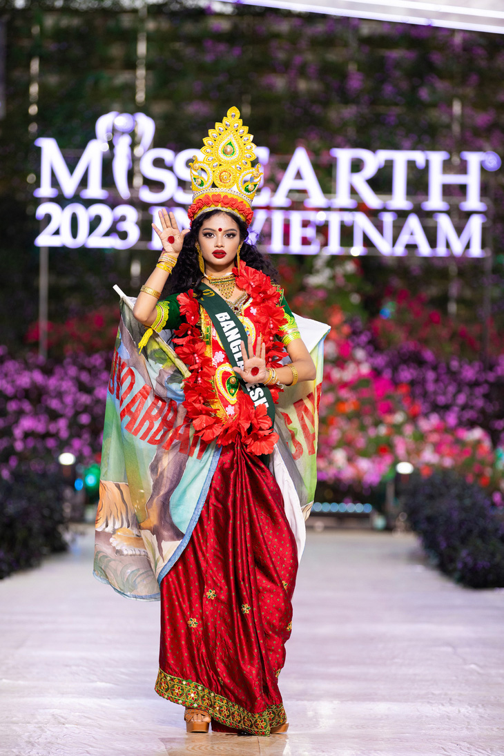 Bán kết Miss Earth 2023: Lan Anh hóa Nữ vương Trưng Trắc trong phần thi National costume- Ảnh 10.