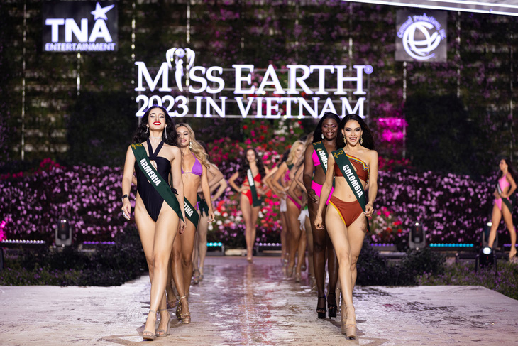 Dàn thí sinh Miss Earth 'sưởi ấm' Đà Lạt với phần thi bikini cực nóng bỏng