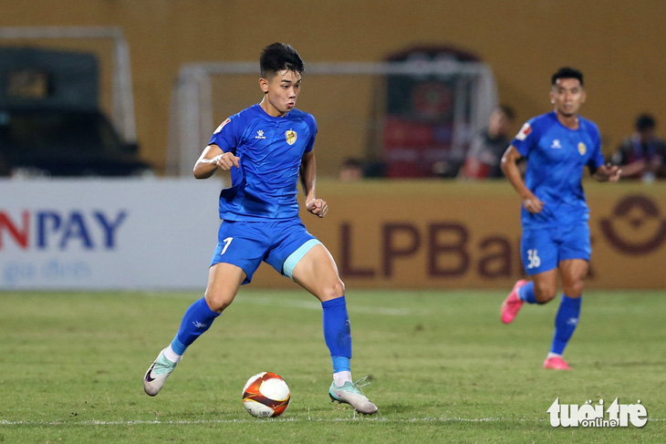 Tiền vệ 19 tuổi Nguyễn Đình Bắc duy trì phong độ cao ở V-League - Ảnh: HOÀNG TÙNG