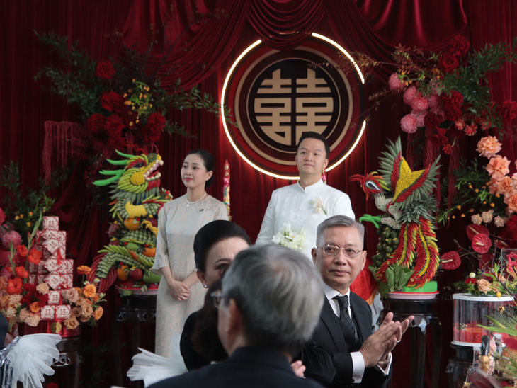 MC Liêu Hà Trinh đảm nhận vai trò dẫn dắt buổi lễ.