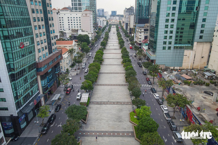 Toàn cảnh phố đi bộ Nguyễn Huệ (quận 1, TP.HCM) giao với nhiều tuyến đường - Ảnh: CHÂU TUẤN