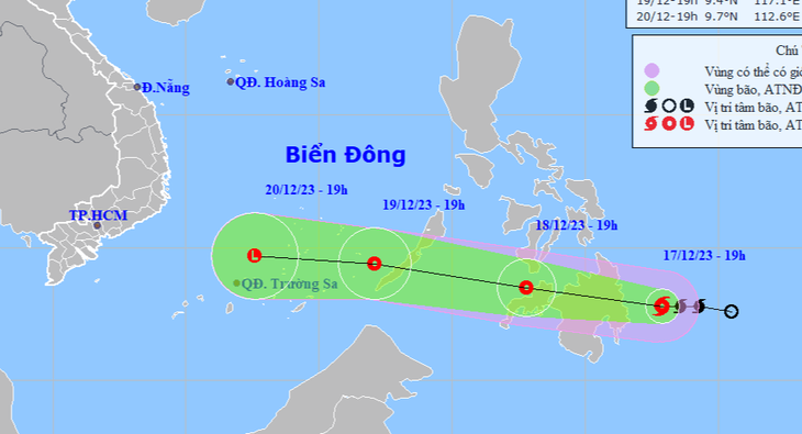 Vị trí và hướng di chuyển bão Jelawat lúc 19h tối 17-12 - Ảnh: NCHMF