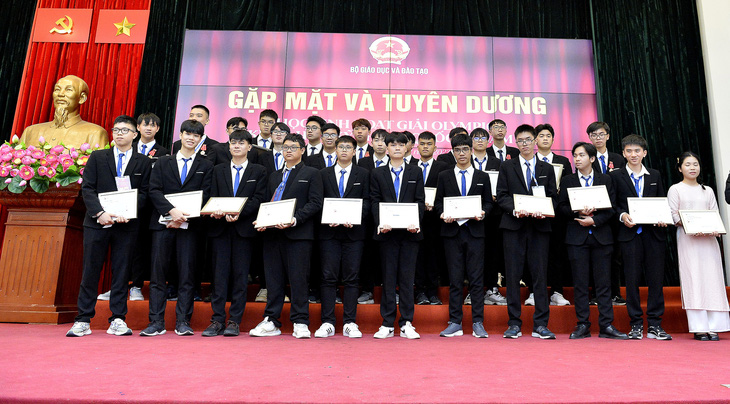Các gương mặt trẻ tài năng đã góp phần làm rạng danh hai chữ Việt Nam tại các kỳ thi Olympic quốc tế và khu vực năm 2023 - Ảnh: M.LINH