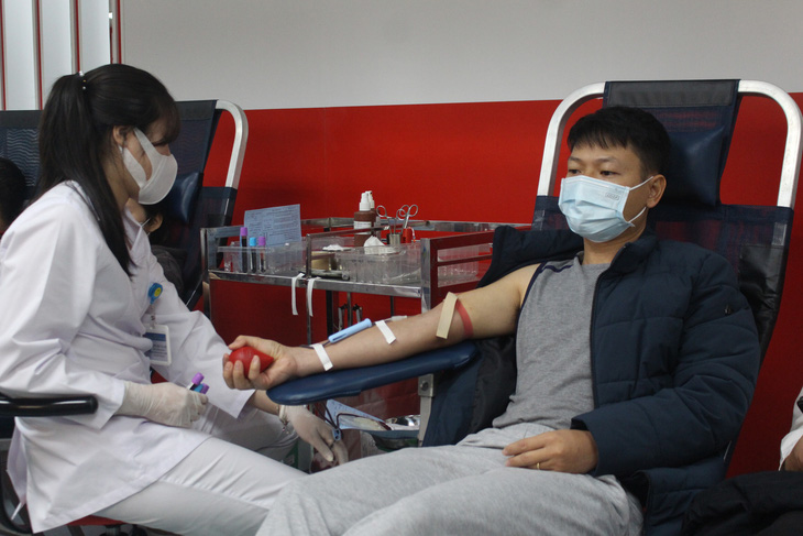 Nhiều người trẻ đã ý thức trong việc đi hiến máu nhân đạo - Ảnh: TTO