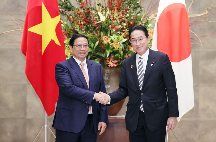 Thủ tướng Phạm Minh Chính với Thủ tướng Nhật Bản Kishida Fumio - Ảnh: TTXVN