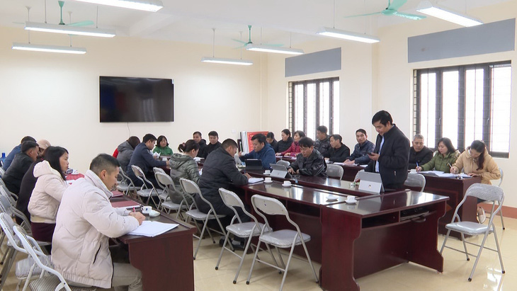 Đoàn kiểm tra của Sở GD-ĐT Lào Cai và UBND huyện Bắc Hà làm việc tại Trường phổ thông dân tộc bán trú tiểu học Hoàng Thu Phố 1 ngày 17-12 - Ảnh: CTV