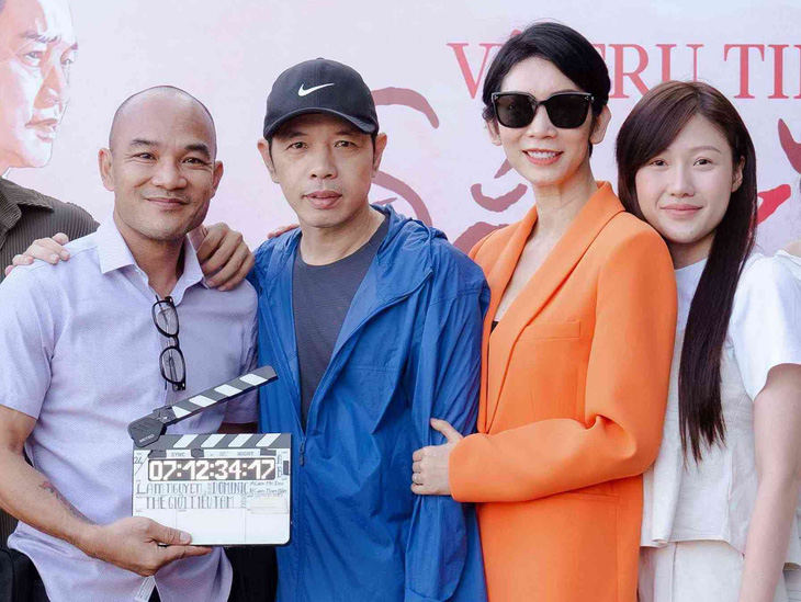 (Từ trái sang) Đạo diễn Nguyễn Ngọc Lâm, diễn viên Thái Hòa, nhà sản xuất Xuân Lan, diễn viên Uyển Ân - Ảnh: ĐPCC