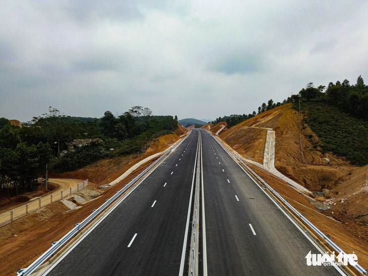 Ngắm cao tốc đi qua núi đồi Phú Thọ, Tuyên Quang- Ảnh 6.